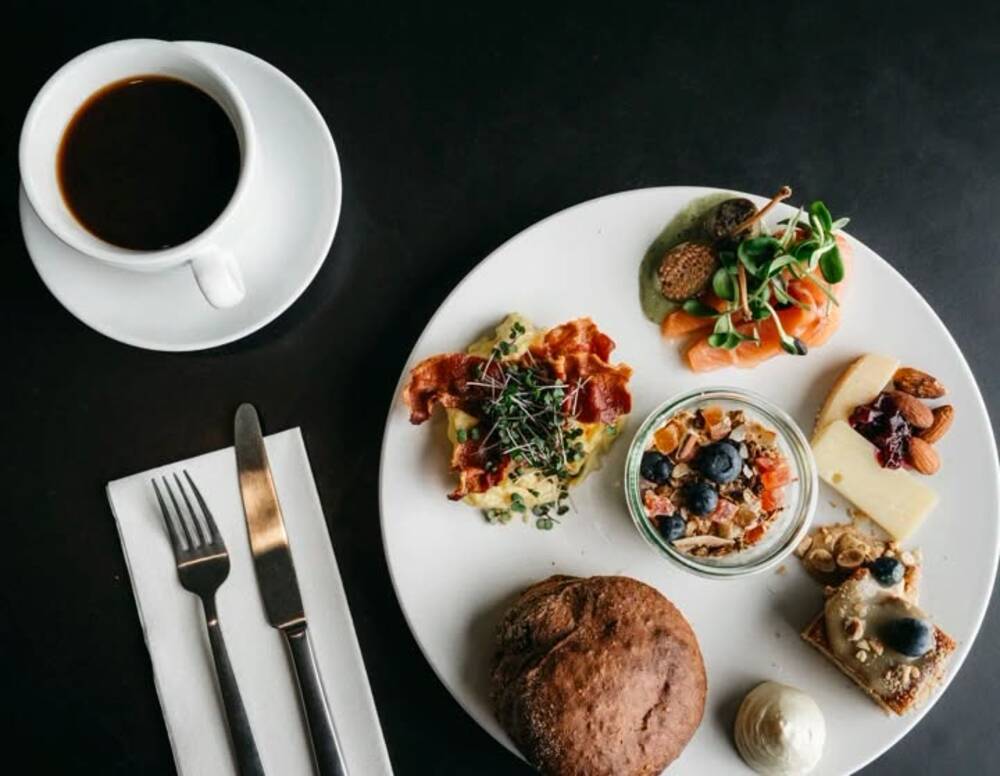 FOR DIG MED ÅRSKORT - Brunch & Rundvisning